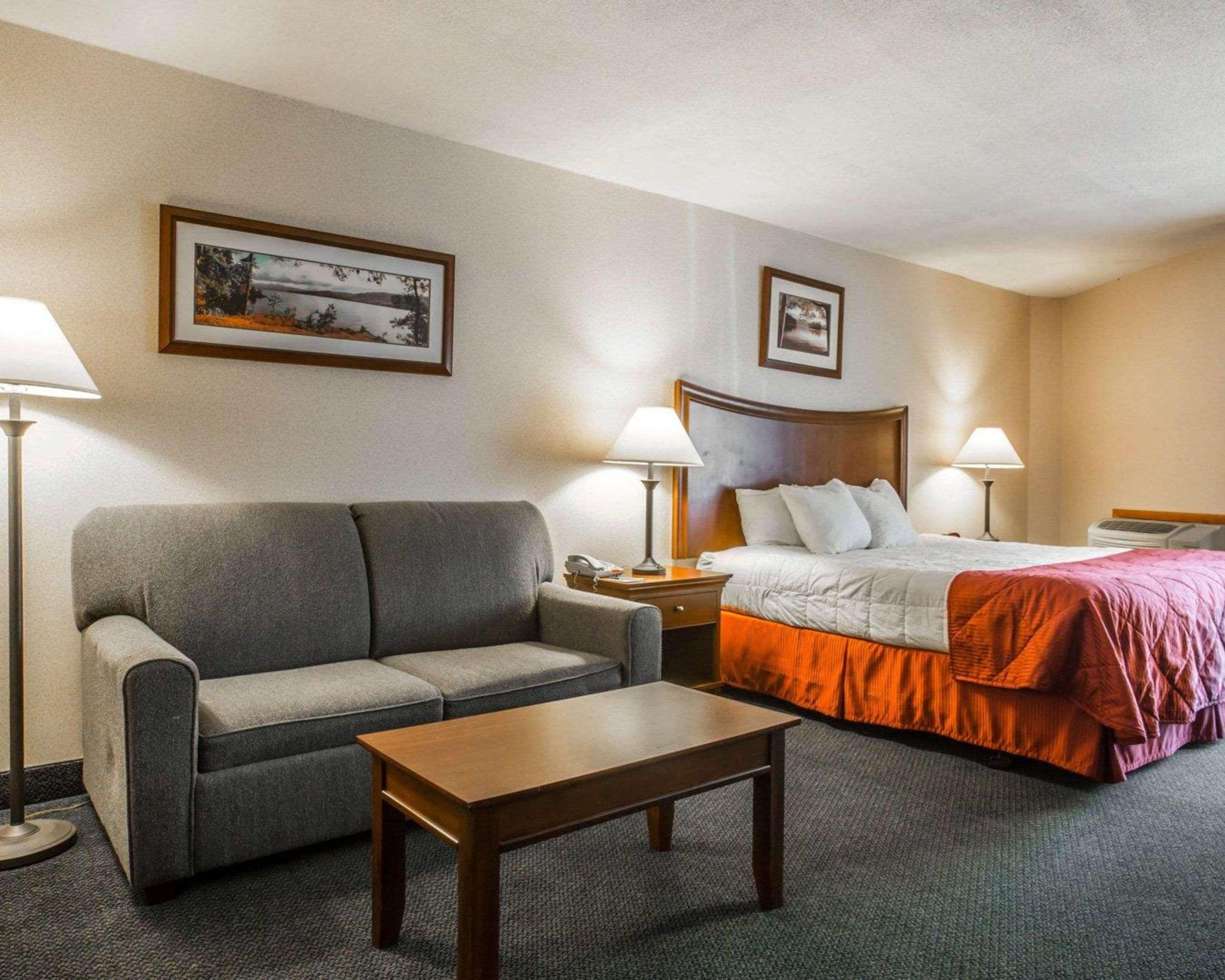Clarion Inn & Suites Lake George Zewnętrze zdjęcie