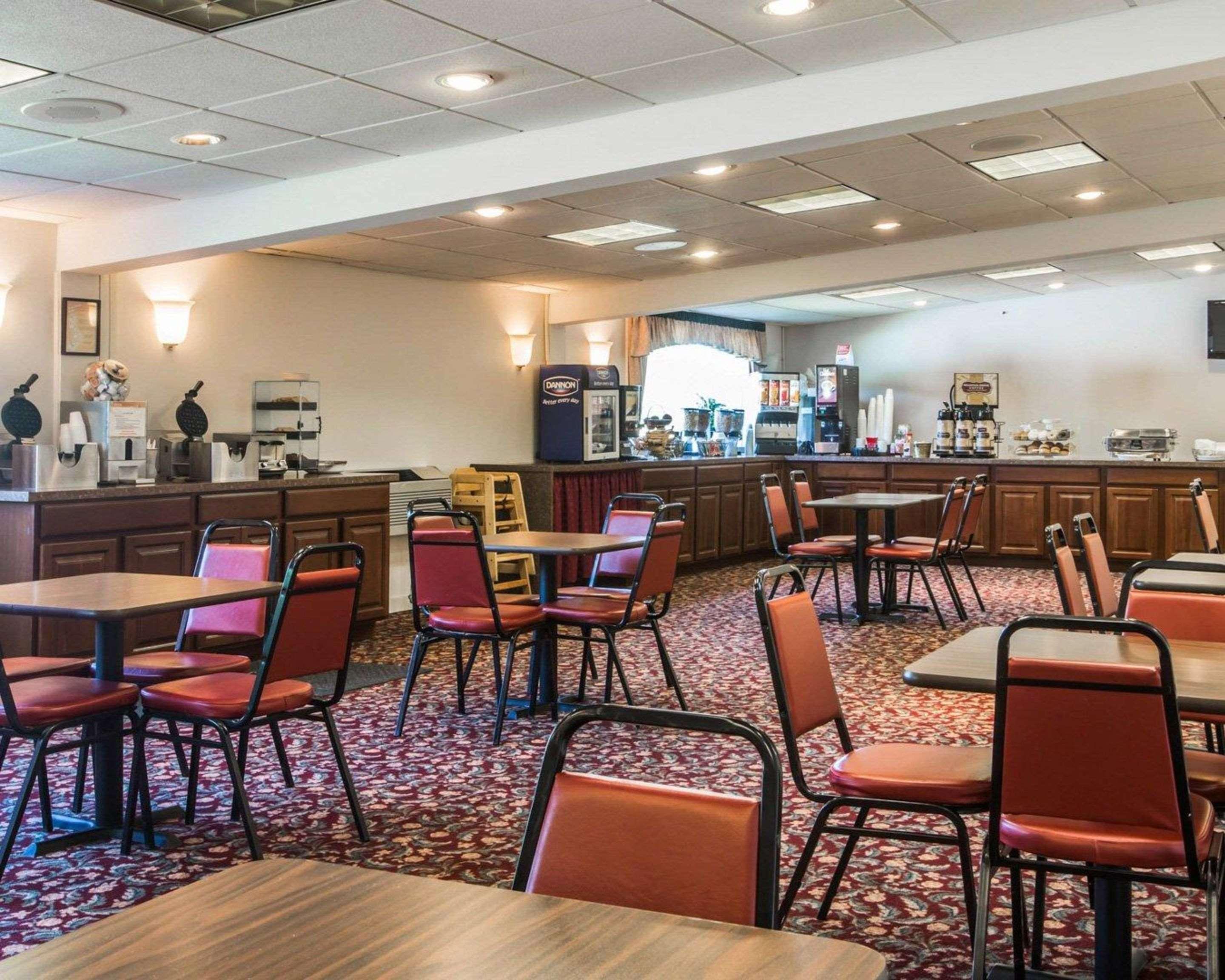 Clarion Inn & Suites At The Outlets Of Lake George Zewnętrze zdjęcie