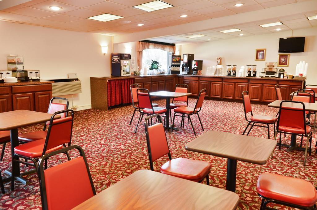 Clarion Inn & Suites At The Outlets Of Lake George Zewnętrze zdjęcie