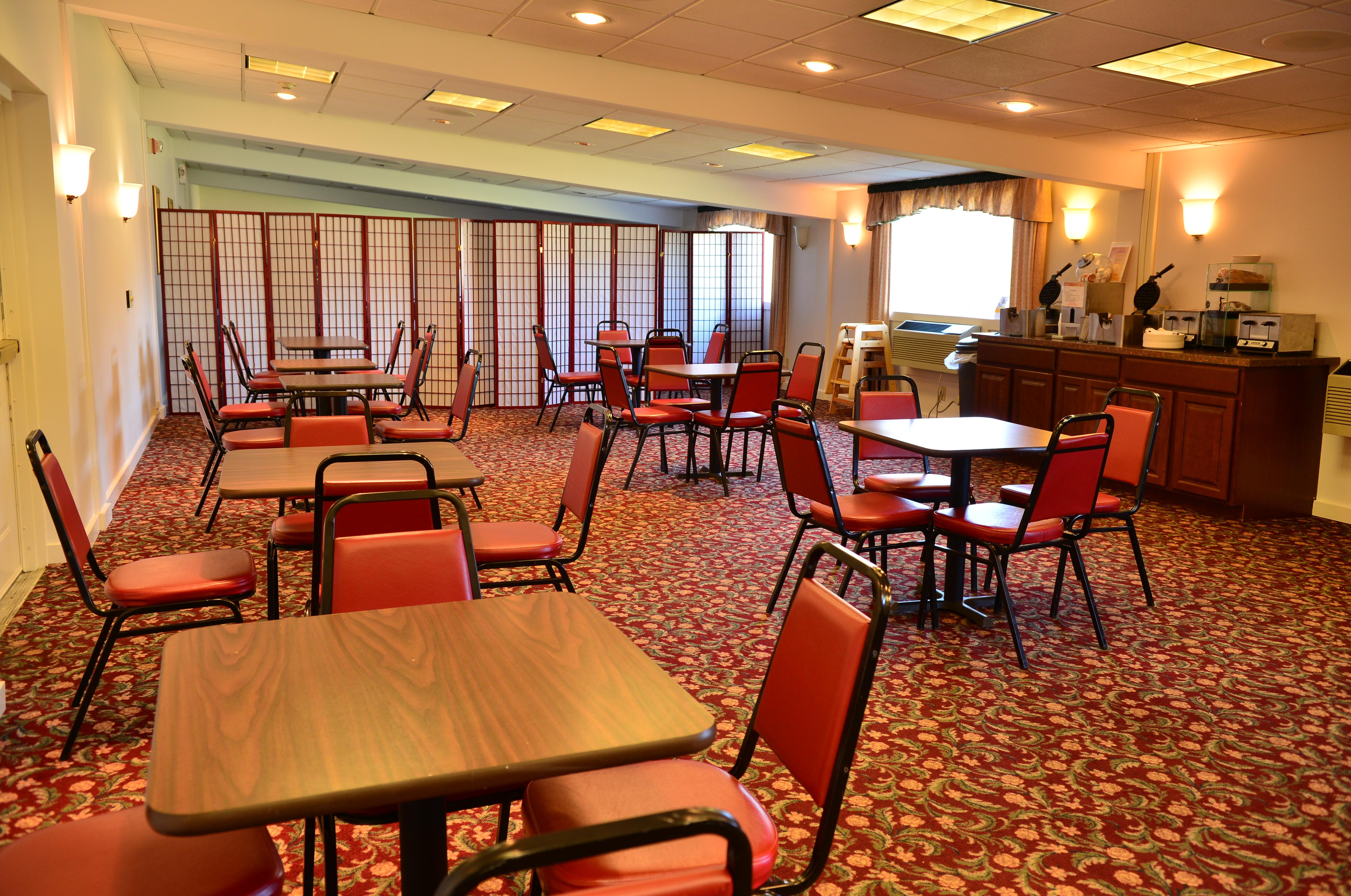 Clarion Inn & Suites At The Outlets Of Lake George Zewnętrze zdjęcie