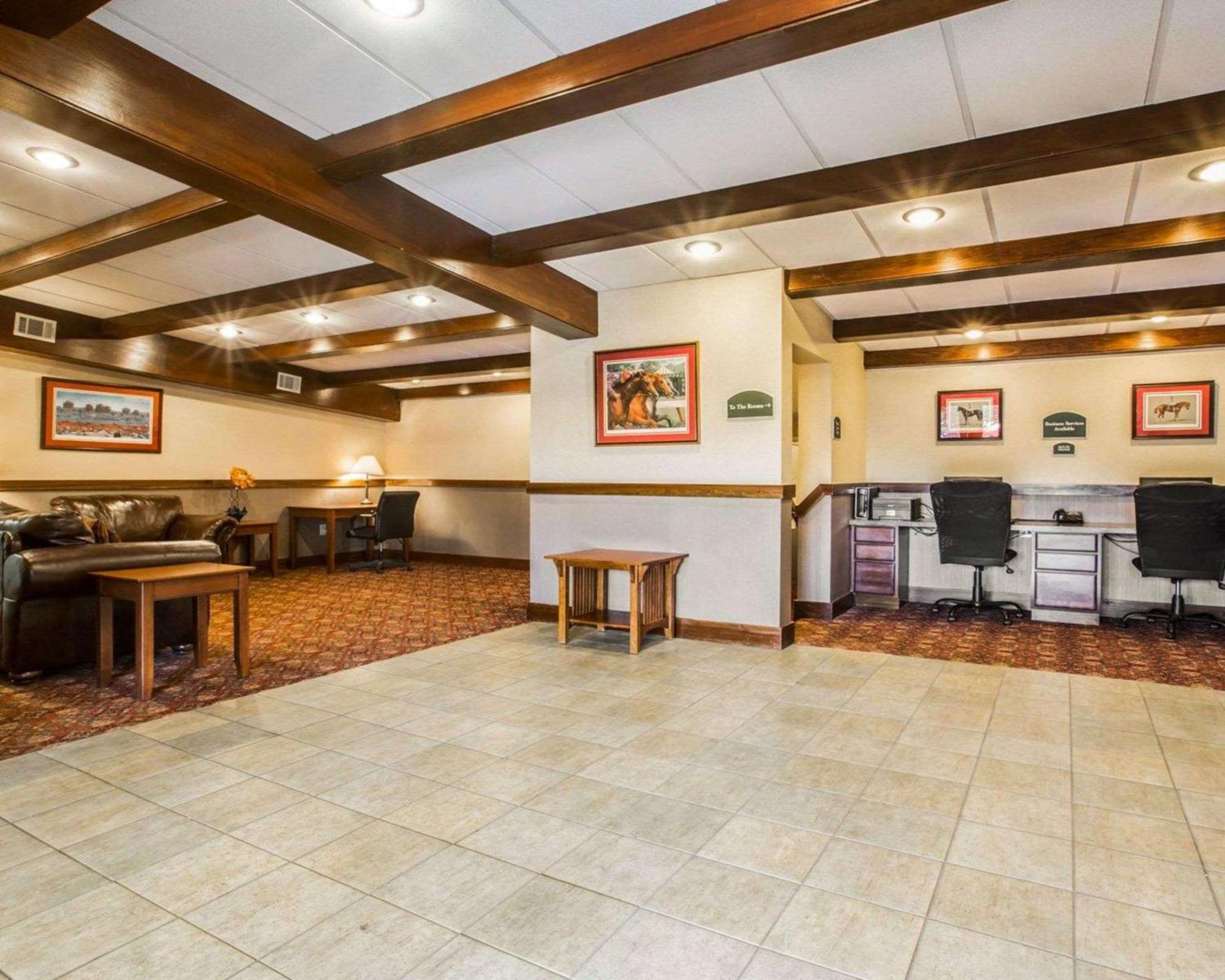 Clarion Inn & Suites At The Outlets Of Lake George Zewnętrze zdjęcie