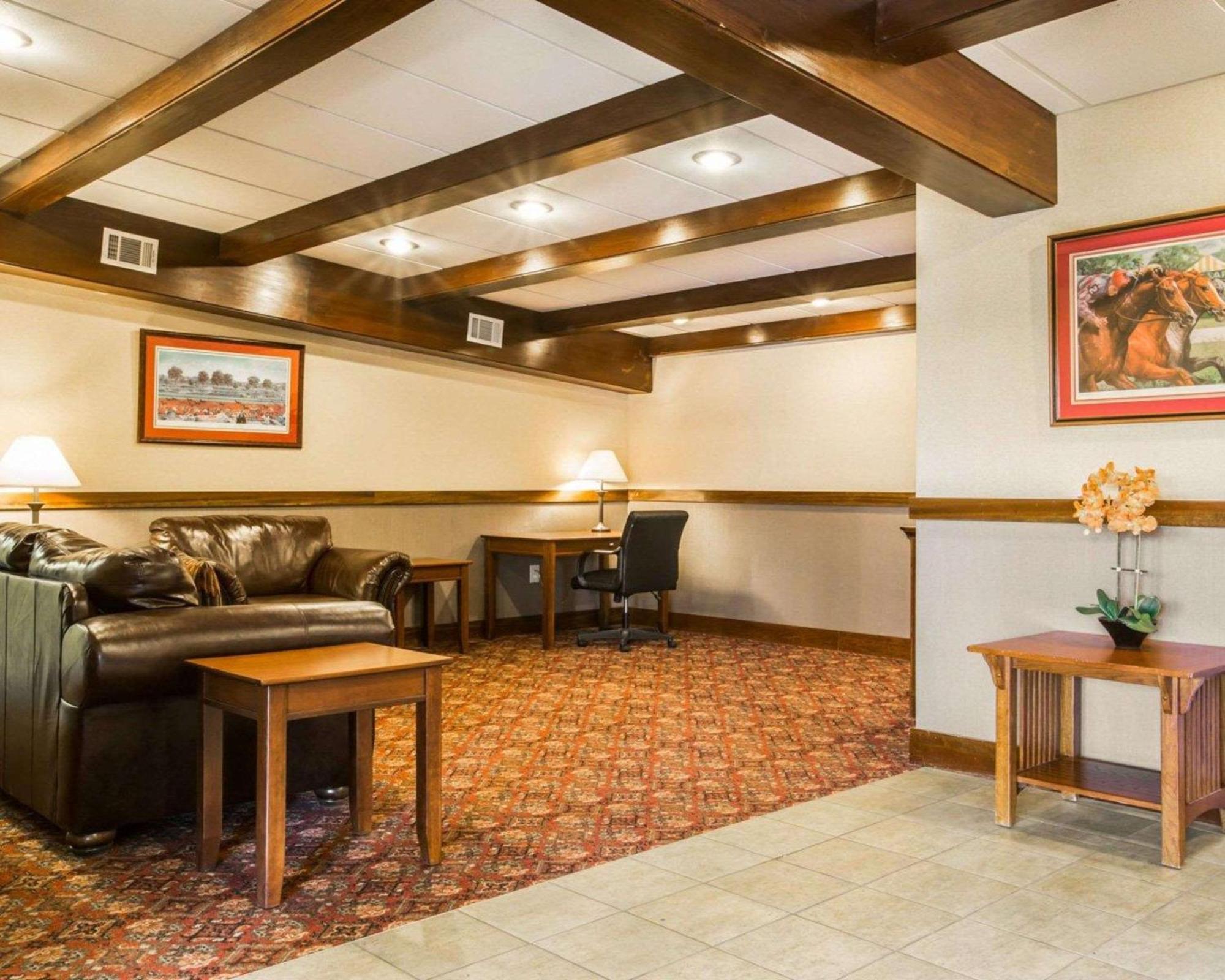 Clarion Inn & Suites At The Outlets Of Lake George Zewnętrze zdjęcie