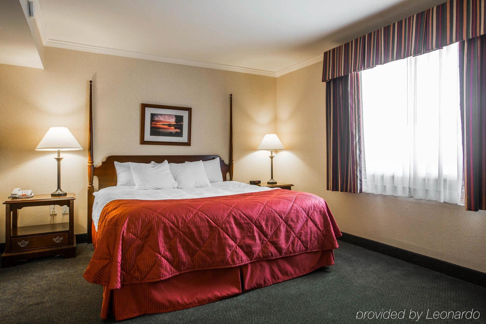 Clarion Inn & Suites At The Outlets Of Lake George Zewnętrze zdjęcie