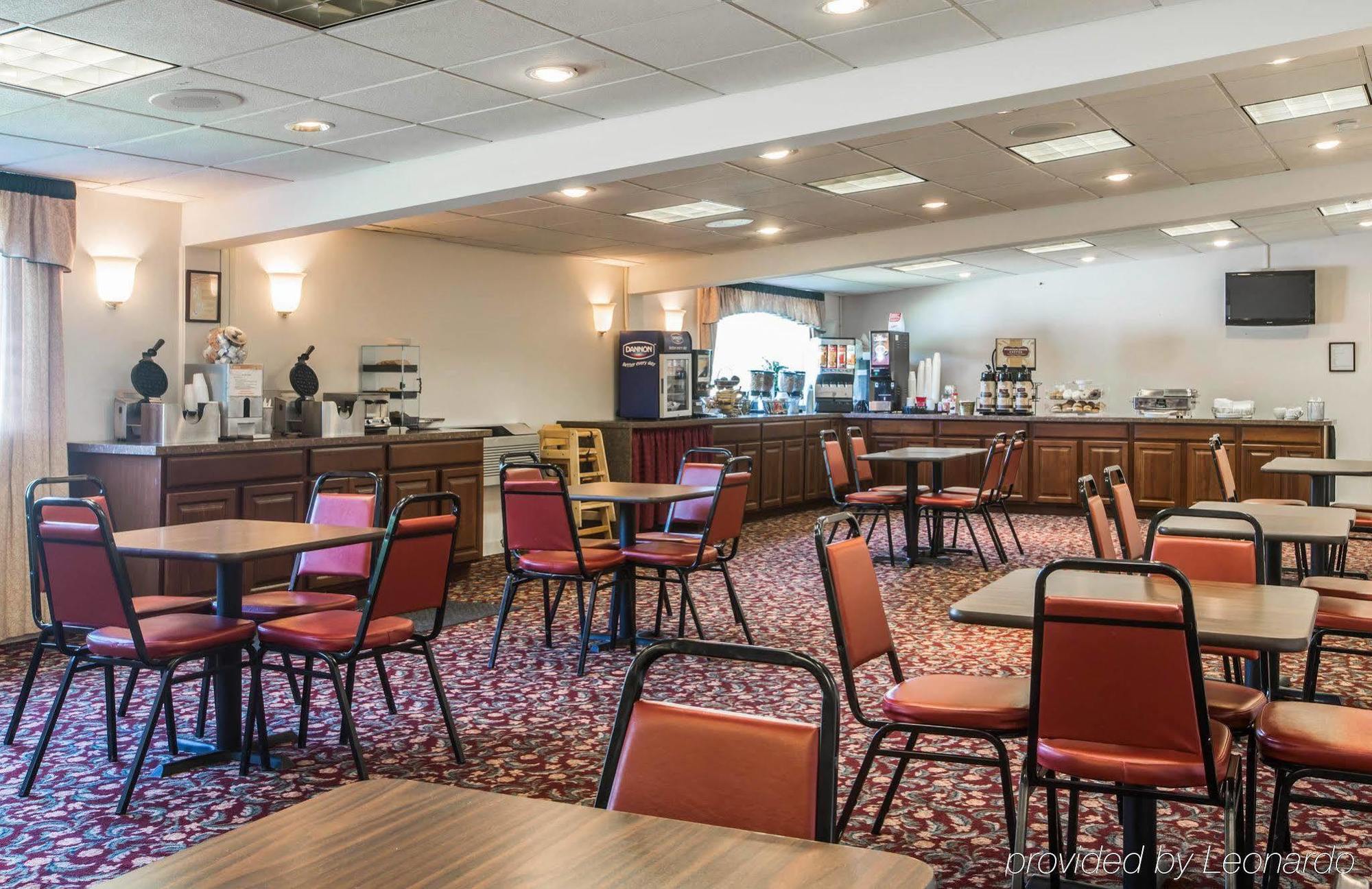 Clarion Inn & Suites At The Outlets Of Lake George Zewnętrze zdjęcie