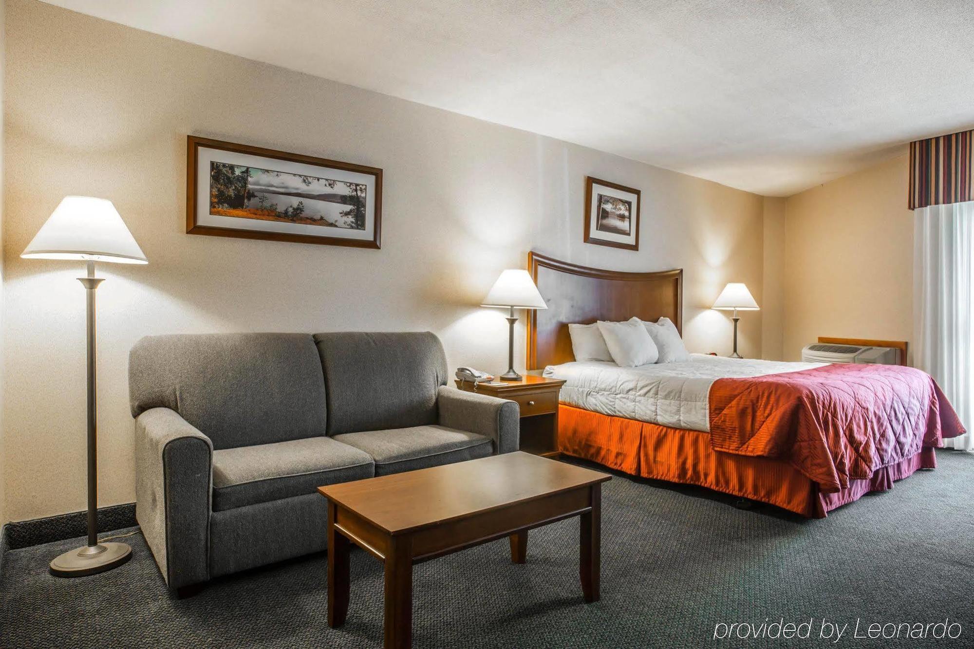 Clarion Inn & Suites At The Outlets Of Lake George Zewnętrze zdjęcie
