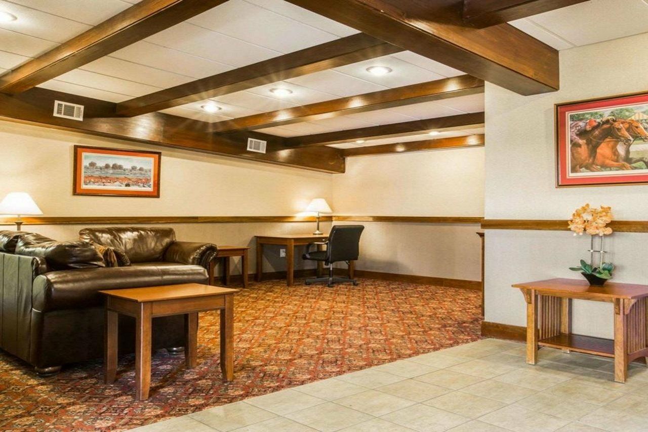 Clarion Inn & Suites At The Outlets Of Lake George Zewnętrze zdjęcie